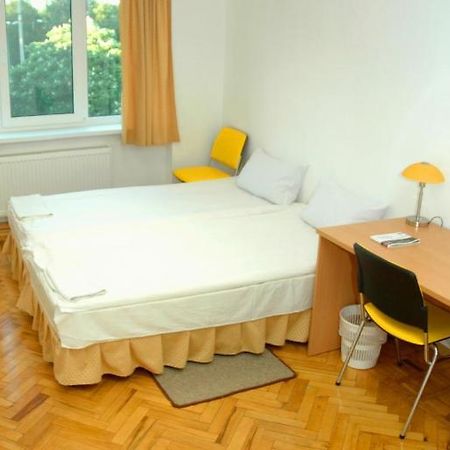 Yellow House Hostel Львов Номер фото