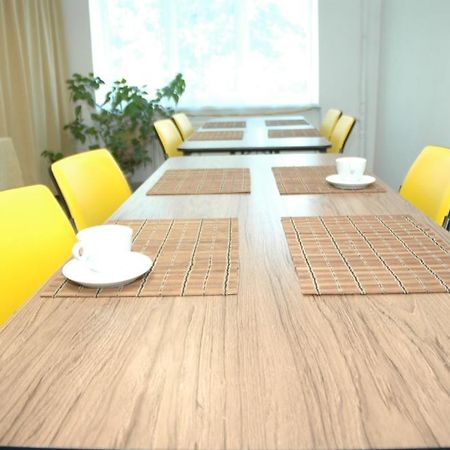 Yellow House Hostel Львов Экстерьер фото