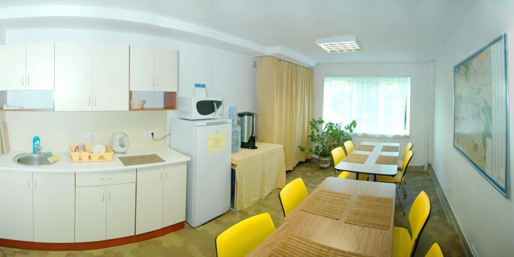 Yellow House Hostel Львов Экстерьер фото