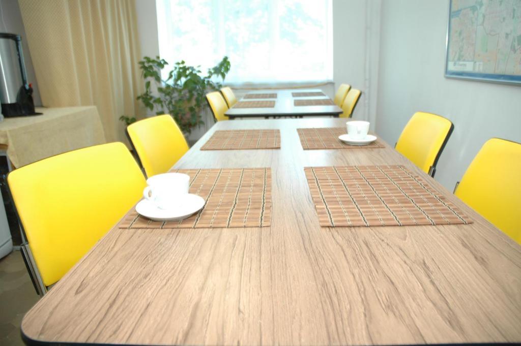 Yellow House Hostel Львов Экстерьер фото